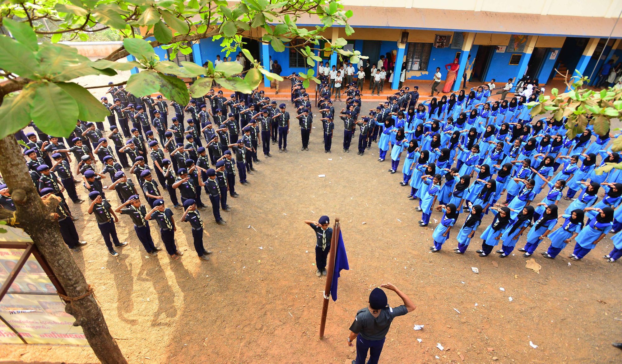 ​ലെഫ്​റ്റ്​ റൈറ്റ്​ ലെഫ്​റ്റ്​ റൈറ്റ്​...